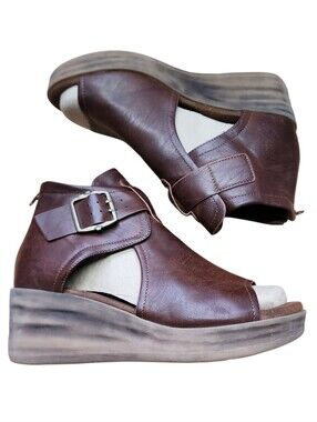 Pierre Dumas Brown Leather Platform Wedge Sandals 9 Zip Back Peep Toe